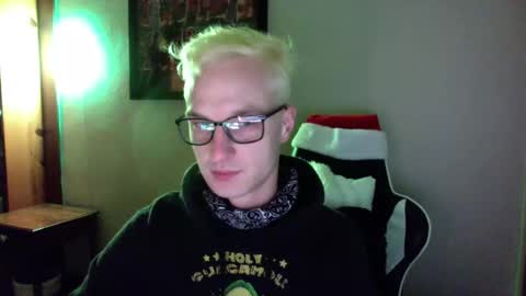 Snapshot of trystoph chatting on 12/19/24, 08:02 Treistoph online show from 12/19/24, 08:02