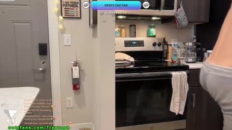 Snapshot of trystoph chatting on 11/06/25, 04:52 Treistoph online show from 11/06/25, 04:52