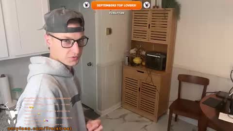 Snapshot of trystoph chatting on 11/16/25, 01:49 Treistoph online show from 11/16/25, 01:49