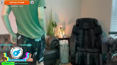 Snapshot of trystoph chatting on 04/19/26, 02:27 Treistoph online show from 04/19/26, 02:27