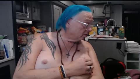 Snapshot of ts_evangeline chatting on 11/18/25, 06:29 Evangeline online show from 11/18/25, 06:29