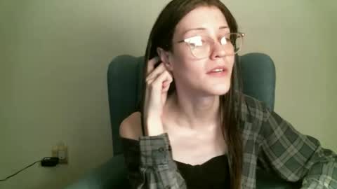 Snapshot of ts_librarian chatting on 10/19/25, 06:58 Elisabeth online show from 10/19/25, 06:58