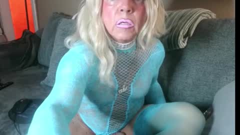 Snapshot of tsbodysmooth chatting on 10/24/25, 12:08 Ts Charlotte aka Bodysmooth online show from 10/24/25, 12:08