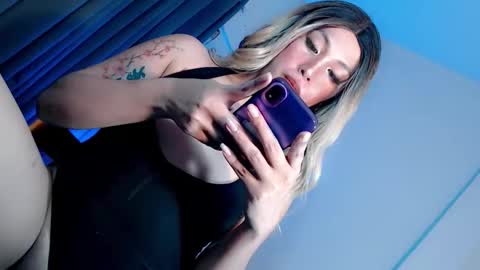 Snapshot of tsgirl_julian69 chatting on 12/02/25, 08:59 Julian online show from 12/02/25, 08:59