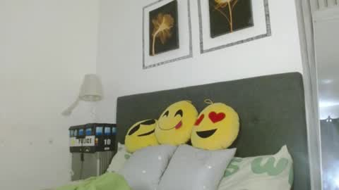 Snapshot of tsnathaliasilvana chatting on 01/22/25, 03:52 Bella Ratbu online show from 01/22/25, 03:52