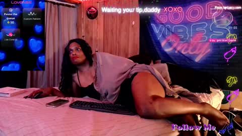 Snapshot of tsnitra chatting on 09/23/25, 11:13 TsNitra online show from 09/23/25, 11:13