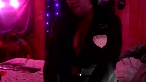 Snapshot of tsnitra chatting on 10/25/25, 08:58 TsNitra online show from 10/25/25, 08:58