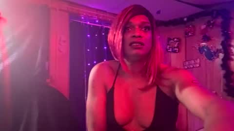 Snapshot of tsnitra chatting on 12/18/25, 08:09 TsNitra online show from 12/18/25, 08:09