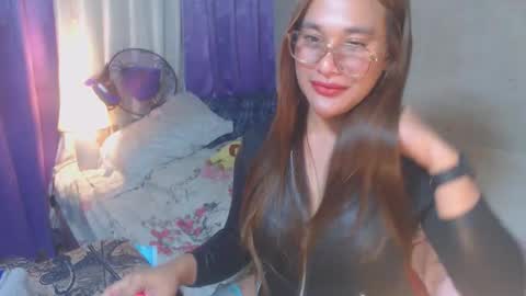 Snapshot of tspam19 chatting on 10/13/25, 11:21 PAM online show from 10/13/25, 11:21