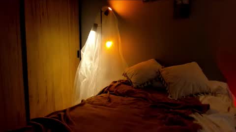 Snapshot of tsukys_spell chatting on 03/10/26, 11:32 Tsuky online show from 03/10/26, 11:32