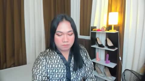 Karen Oquio online show from 09/24/25, 04:43