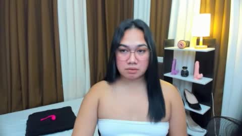 Karen Oquio online show from 10/24/25, 09:33