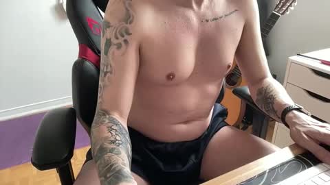 Snapshot of tt_boy2000 chatting on 03/24/26, 06:46 TT Boy2000 online show from 03/24/26, 06:46