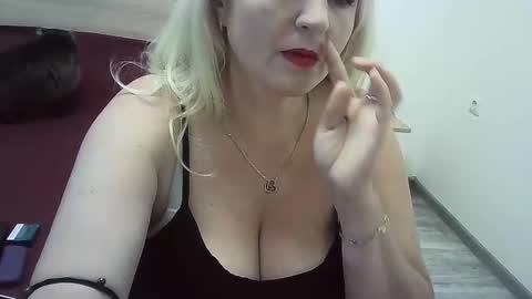 Ttrnynela online show from 10/19/25, 06:47