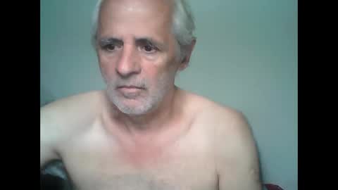 Snapshot of tuamigo8a chatting on 12/04/25, 10:57 Siveomeves online show from 12/04/25, 10:57