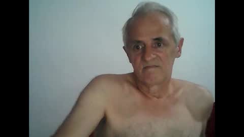 Snapshot of tuamigo8a chatting on 12/13/25, 10:04 Siveomeves online show from 12/13/25, 10:04