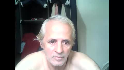 Snapshot of tuamigo8a chatting on 04/25/26, 01:41 Siveomeves online show from 04/25/26, 01:41