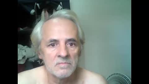 Snapshot of tuamigo8a chatting on 04/26/26, 01:09 Siveomeves online show from 04/26/26, 01:09