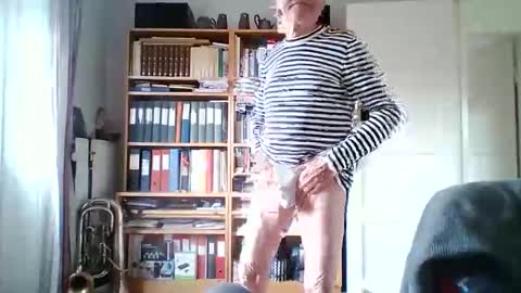 Snapshot of tubaist chatting on 05/12/26, 08:22 FINN but call me NANNA online show from 05/12/26, 08:22