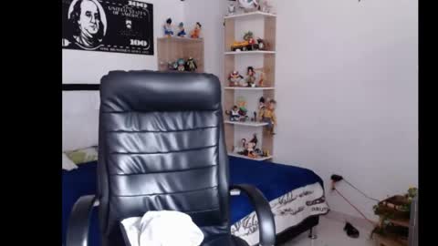 Snapshot of tucomplic69 chatting on 04/17/26, 01:47 tucomplic69 online show from 04/17/26, 01:47