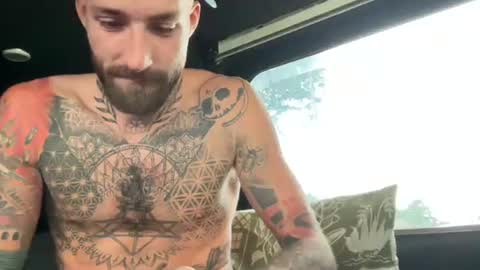 Tuhands online show from 09/16/25, 01:23