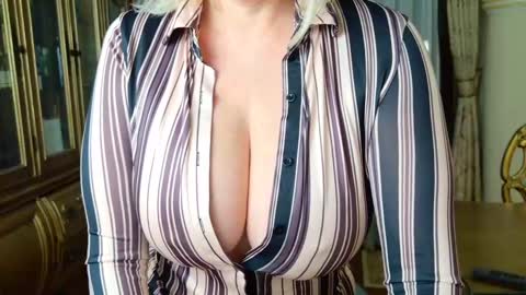 Snapshot of tunderose chatting on 02/17/25, 04:53 Tunde online show from 02/17/25, 04:53