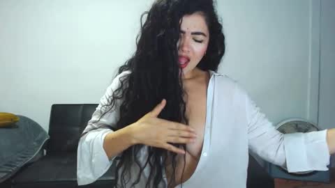 Snapshot of tuti_sex chatting on 10/28/25, 01:31 tuti online show from 10/28/25, 01:31