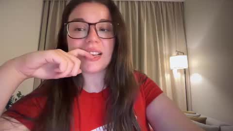 Snapshot of tutti_frutti_ chatting on 08/06/26, 07:49 Ariana online show from 08/06/26, 07:49