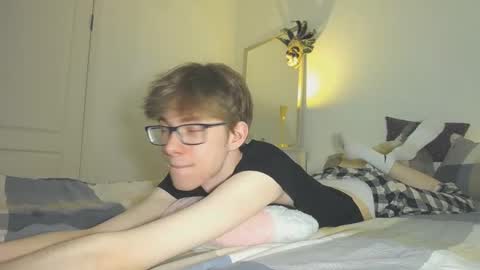 Snapshot of tuz94 chatting on 02/25/25, 04:53 Dan online show from 02/25/25, 04:53