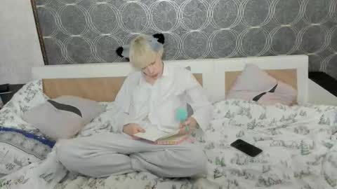 Snapshot of tuz94 chatting on 02/28/26, 05:03 Dan online show from 02/28/26, 05:03