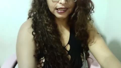 Snapshot of tuzusy chatting on 01/28/25, 02:43 tuzusy online show from 01/28/25, 02:43