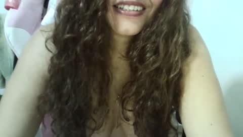 Snapshot of tuzusy chatting on 02/14/25, 01:29 tuzusy online show from 02/14/25, 01:29