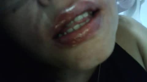 Snapshot of tuzusy chatting on 09/28/25, 11:54 tuzusy online show from 09/28/25, 11:54