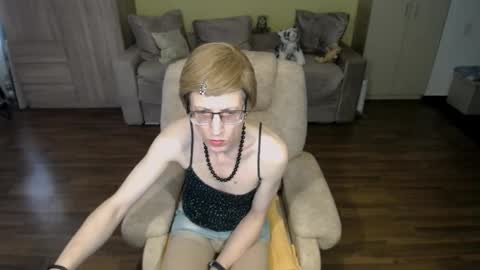 Snapshot of tvclementine chatting on 03/10/26, 07:35 Clementine online show from 03/10/26, 07:35