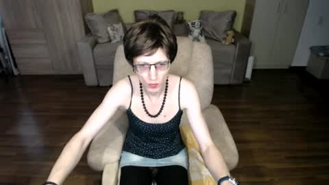 Snapshot of tvclementine chatting on 04/04/26, 08:01 Clementine online show from 04/04/26, 08:01