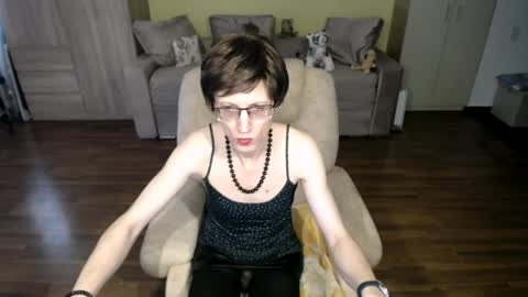 Snapshot of tvclementine chatting on 04/06/26, 08:15 Clementine online show from 04/06/26, 08:15