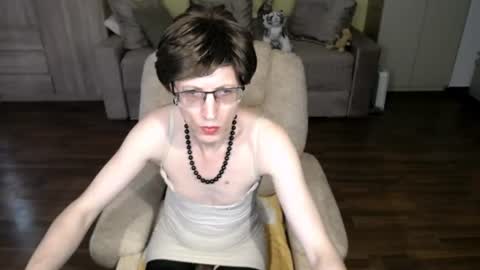 Snapshot of tvclementine chatting on 07/10/26, 10:51 Clementine online show from 07/10/26, 10:51