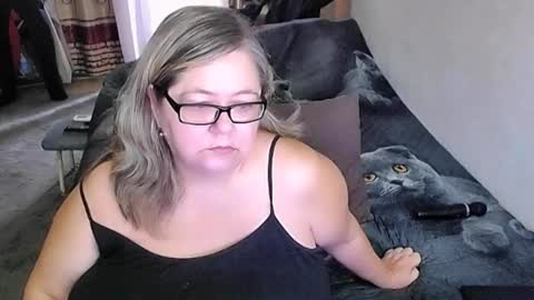 Lana online show from 11/12/25, 02:34