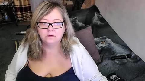 Lana online show from 11/18/25, 12:27