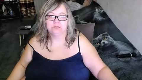 Lana online show from 12/01/25, 10:37