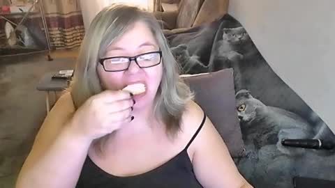 Lana online show from 12/04/25, 02:10