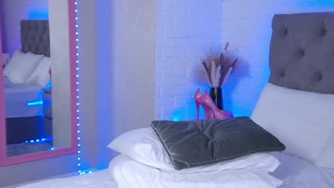 Hallie online show from 01/16/25, 01:27