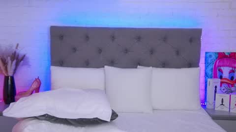 Hallie online show from 03/01/25, 04:04