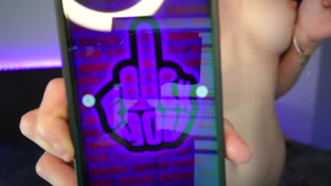 Snapshot of tweety_twist chatting on 01/04/25, 12:37 MayCarrey online show from 01/04/25, 12:37