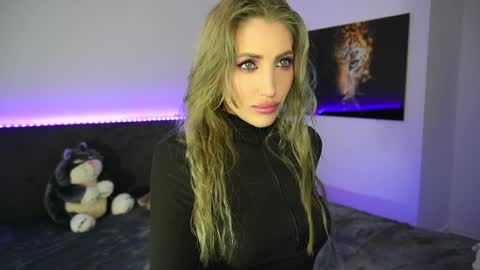 Snapshot of tweety_twist chatting on 01/15/25, 12:19 MayCarrey online show from 01/15/25, 12:19