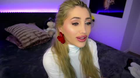 Snapshot of tweety_twist chatting on 02/07/25, 01:04 MayCarrey online show from 02/07/25, 01:04