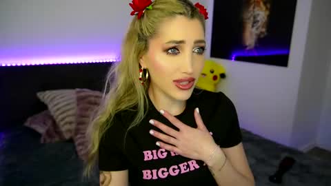 Snapshot of tweety_twist chatting on 02/11/25, 09:35 MayCarrey online show from 02/11/25, 09:35