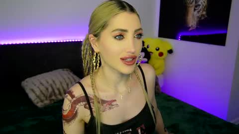 Snapshot of tweety_twist chatting on 03/10/25, 09:51 MayCarrey online show from 03/10/25, 09:51