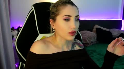 Snapshot of tweety_twist chatting on 04/24/26, 09:06 MayCarrey online show from 04/24/26, 09:06