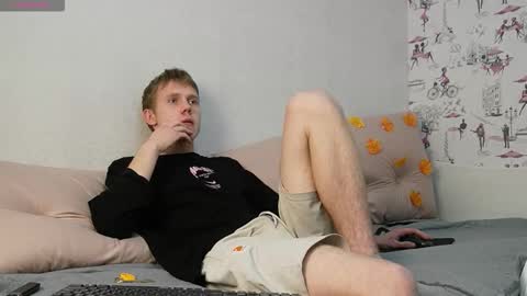 Snapshot of twelveeek chatting on 11/02/25, 07:05 Angus online show from 11/02/25, 07:05